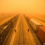【ニュース】中国で大規模黄砂、北京などに警報。主な汚染源は直径10マイクロメートル以下の微粒子 PM10  [292723191]
