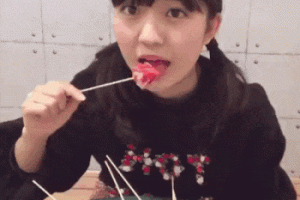 【つばきファクトリー】八木栞「ぶどう飴作りました！写真だとめっちゃ美味しそうでしょ！成功か失敗か当ててみてください」