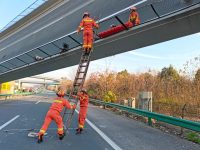 【中国】【速報】中国で高速道路の橋桁落下。3人死亡  [279771991]