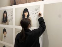 【井上小百合】乃木坂46 Artworks だいたいぜんぶ展 @nogidaitaizenbu井上小百合さんも、だいたいぜんぶ展にお越しいただきました。もちろん、サインもして頂いております。ぜひご覧ください。